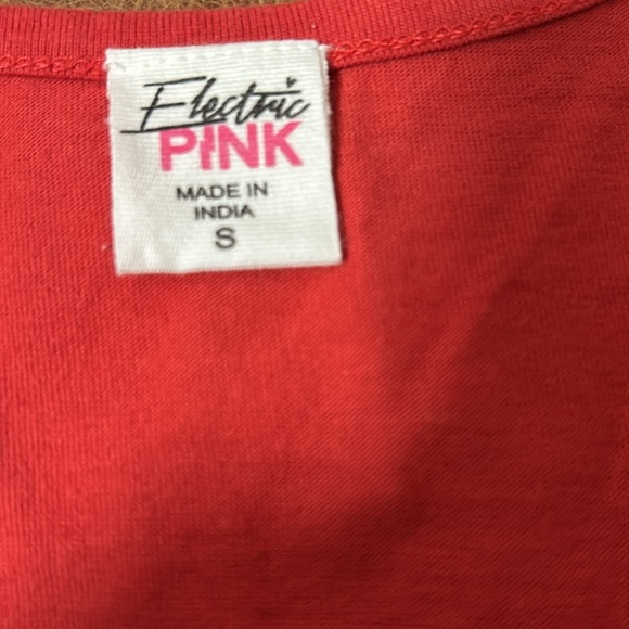 NWT Electric Pink Women’s “I 🩷 AMERICA Tank Top with Fringe around sides of top - Picture 7 of 8